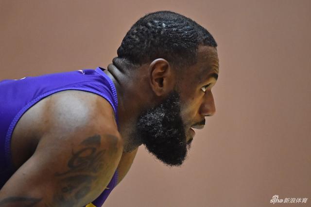 英格兰联赛杯8强赛 远藤航被利物浦评为队内最佳